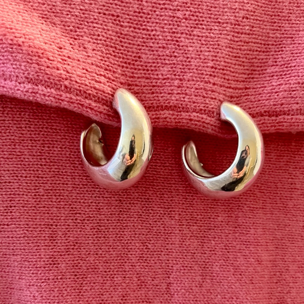 Tapered Silver Hoop Earrings - Picture 16 of 16